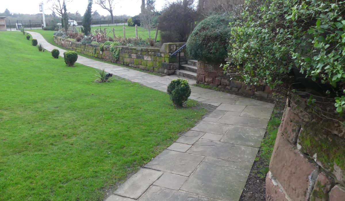Aménager un jardin en pente : pourquoi tout commence par un plan mesuré du terrain