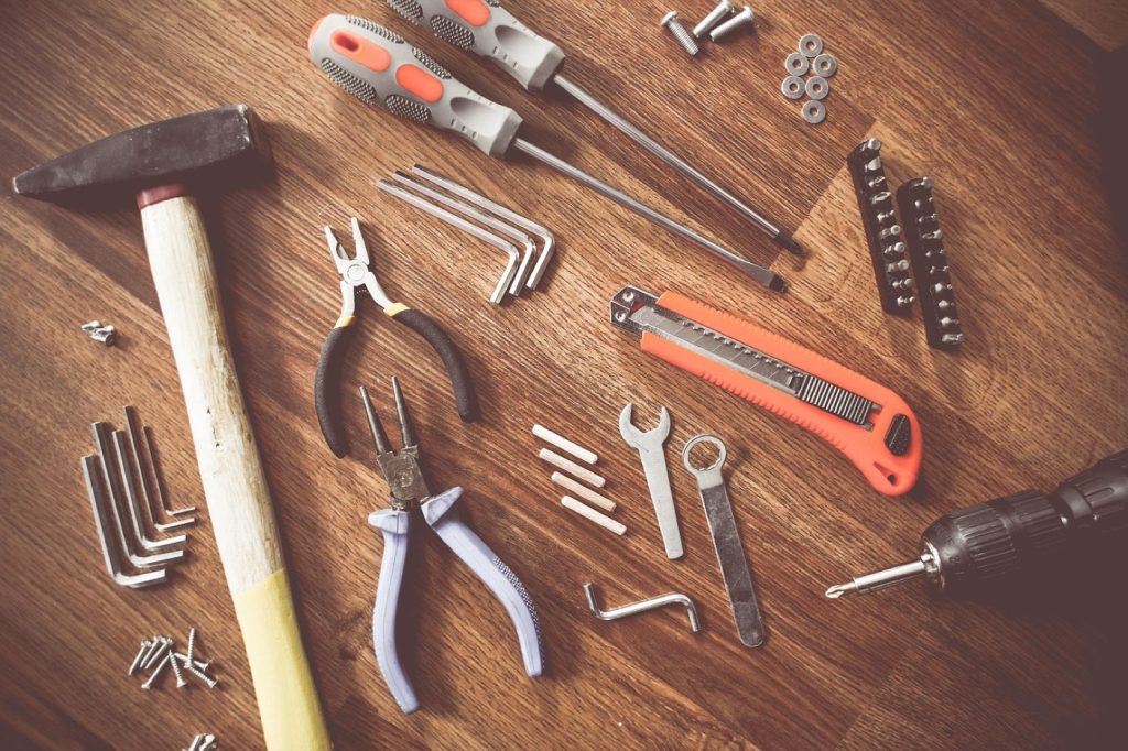 Entretien des outils de jardin : nettoyage, affûtage