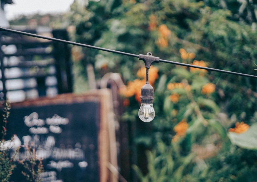 Lampes solaires, filaires 12 V et 24 V pour jardin : comparatif