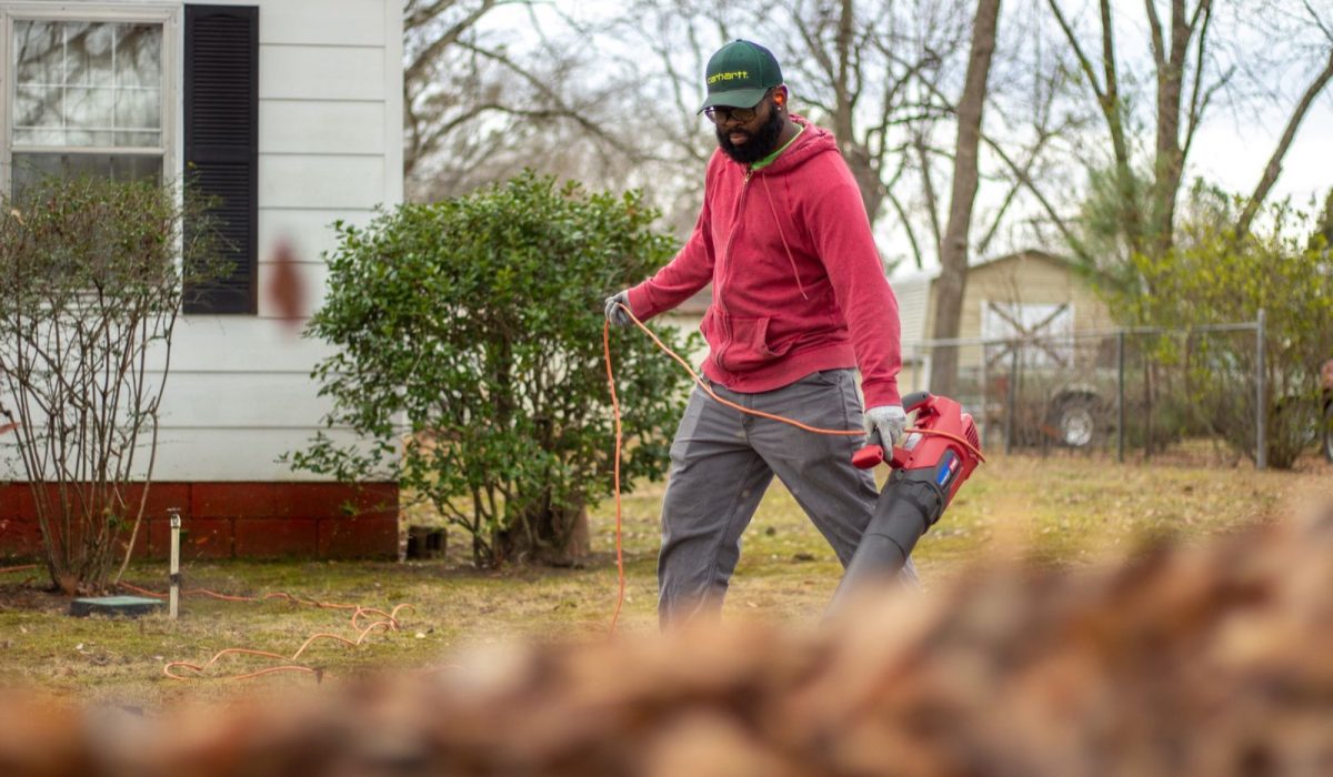 Nettoyage de fond en comble du jardin : la checklist avant l'hiver